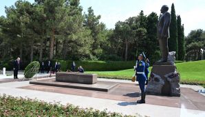 Rusiya Prezidenti Vladimir Putin Ulu Öndər Heydər Əliyevin məzarını ziyarət etdi -   FOTO — foto 2