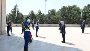 Rusiya Prezidenti Vladimir Putin Bakıda şəhidlərin xatirəsini andı — foto 1