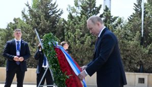Rusiya Prezidenti Vladimir Putin Bakıda şəhidlərin xatirəsini andı — foto 2