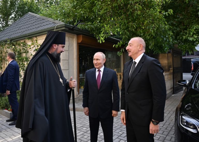 Azərbaycan və Rusiya prezidentləri Müqəddəs Mürdaşıyan Zənənlər Kafedralında olublar  -   FOTO - YENİLƏNDİ