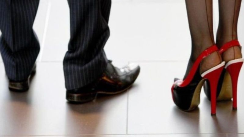 Bakıda çəkilişə model axtaran şəxs qadınları necə şantaj edib? -     Bir neçə qadın evlərində çəkdikləri yarıçılpaq şəkilləri ona göndəriblər