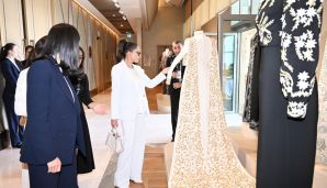 Azərbaycanın və Özbəkistanın birinci xanımları və qızları Daşkənddə sərgi ilə tanış olub və Özbəkistan milli geyimlərindən ibarət kolleksiyaya baxıblar -   FOTO - YENİLƏNDİ — foto 8