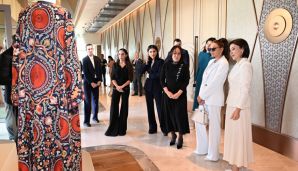 Azərbaycanın və Özbəkistanın birinci xanımları və qızları Daşkənddə sərgi ilə tanış olub və Özbəkistan milli geyimlərindən ibarət kolleksiyaya baxıblar -   FOTO - YENİLƏNDİ — foto 7