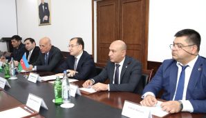 Azərbaycan Həmkarlar İttifaqları Konfederasiyasında Özbəkistan Həmkarlar İttifaqları Federasiyasının nümayəndələri ilə görüş olub -    FOTO — foto 2