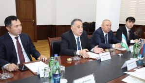 Azərbaycan Həmkarlar İttifaqları Konfederasiyasında Özbəkistan Həmkarlar İttifaqları Federasiyasının nümayəndələri ilə görüş olub -    FOTO — foto 1
