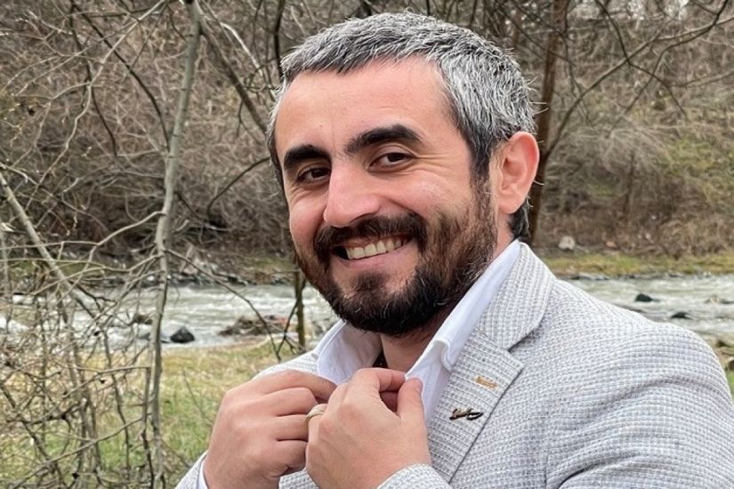 Nail Kəmərli evinə oğurluğa girmək istəyən şəxsin görüntülərini yaydı -     VİDEO