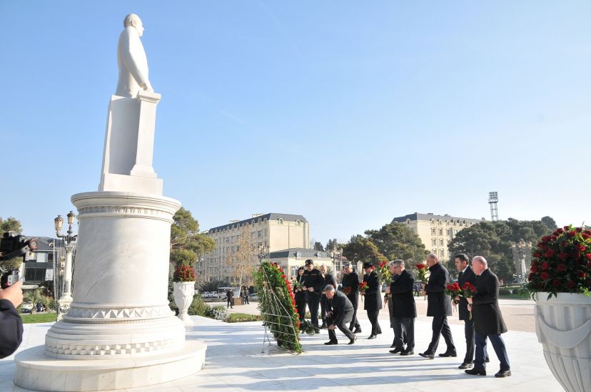 Abşeron rayonunda Ulu Öndər Heydər Əliyevin anım günü dərin ehtiramla qeyd olunub -   FOTOLAR