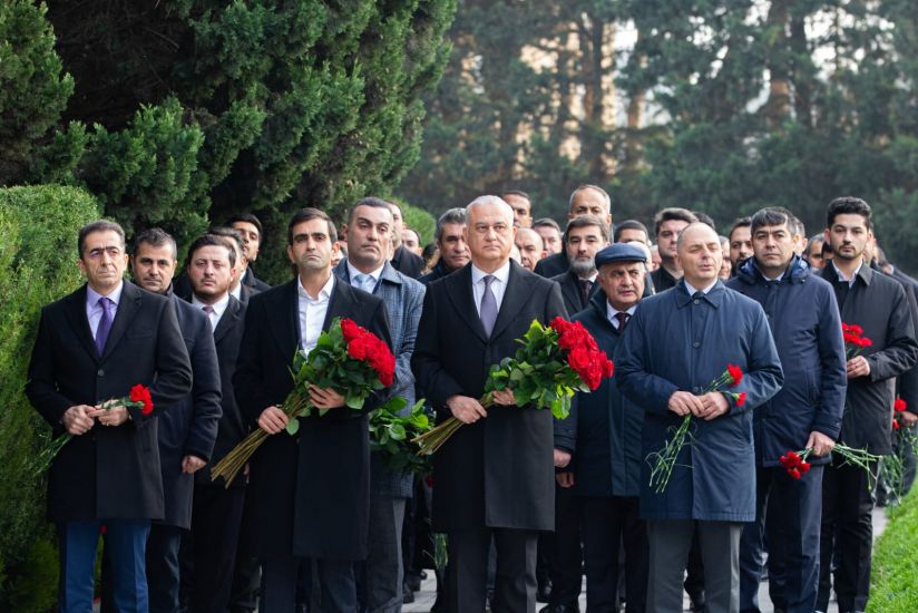 “Azərsun Holdinq"in rəhbər heyəti Ulu Öndərin məzarını ziyarət etdi -    FOTOLAR