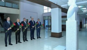 Abşeron rayonunda Ulu Öndər Heydər Əliyevin anım günü dərin ehtiramla qeyd olunub -   FOTOLAR — foto 10