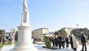 Abşeron rayonunda Ulu Öndər Heydər Əliyevin anım günü dərin ehtiramla qeyd olunub -   FOTOLAR — foto 3