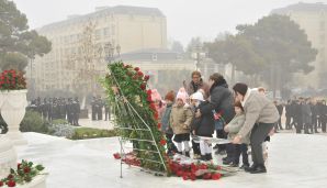 Abşeron rayonunda Ulu Öndər Heydər Əliyevin anım günü dərin ehtiramla qeyd olunub -   FOTOLAR — foto 9