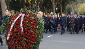 AHİK kollektivi Ulu Öndər Heydər Əliyevin məzarını ziyarət etdi -   FOTOLAR — foto 1