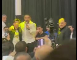 Rafael Ağayev toyda mikrofonu Rəşad Dağlının oğluna uzatdı - Dediyi söz hamını kövrəltdi -     VİDEO
