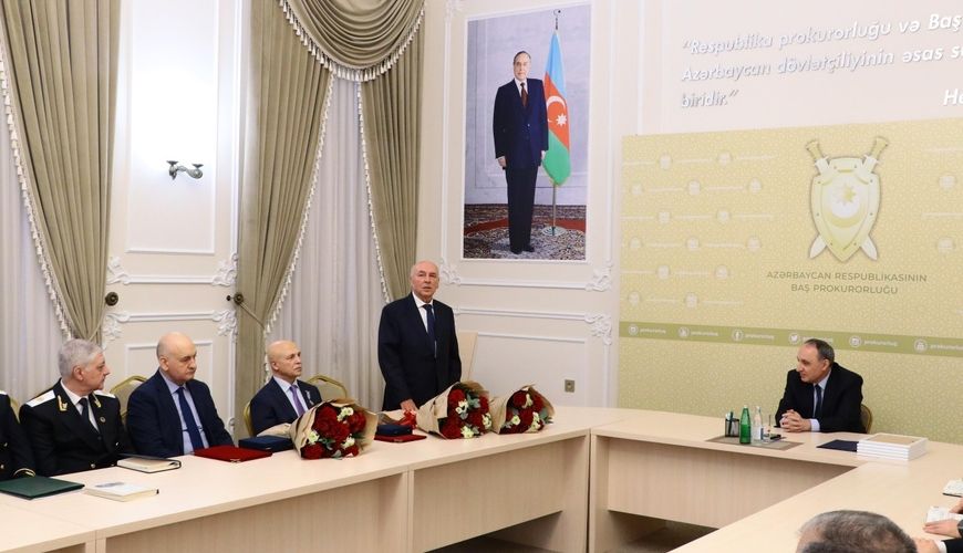 Kamran Əliyev onu təqaüdə     GÖNDƏRDİ