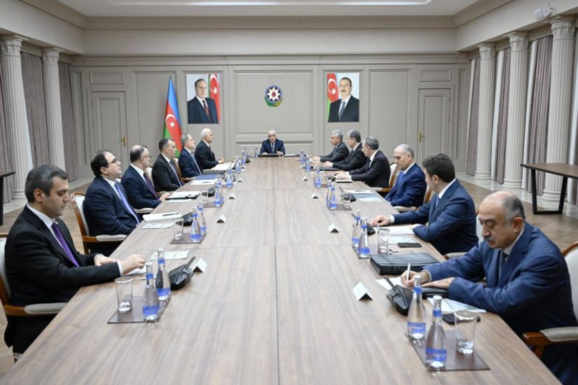 Təyyarə qəzasının səbəblərini araşdıran Dövlət Komissiyasının iclası keçirildi, tapşırıqlar verildi