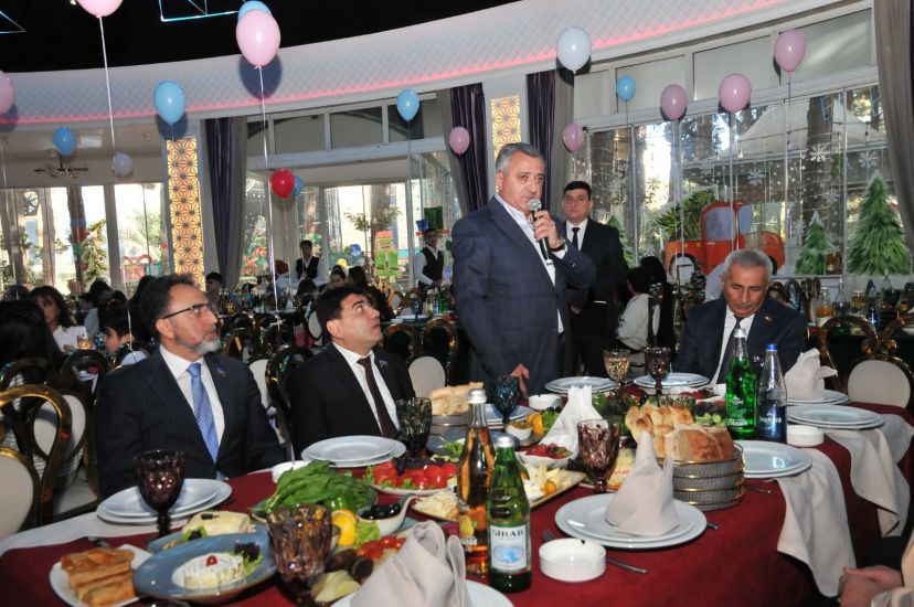 Abşeron rayonunda şəhid övladları üçün Dünya Azərbaycanlılarının Həmrəyliyi Günü və Yeni İl bayramı münasibəti ilə şənlik keçirilib -    FOTOLAR