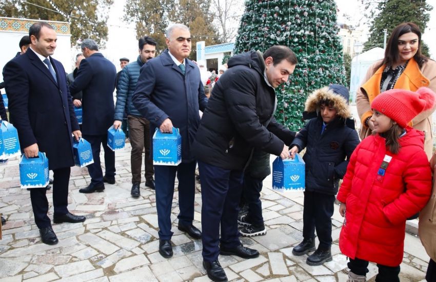 Respublikamızın şəhər və rayonlarında yaşayan uşaqlara bayram hədiyyələri verilib  -   FOTOLAR