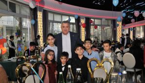 Abşeron rayonunda şəhid övladları üçün Dünya Azərbaycanlılarının Həmrəyliyi Günü və Yeni İl bayramı münasibəti ilə şənlik keçirilib -    FOTOLAR — foto 8