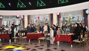 Abşeron rayonunda şəhid övladları üçün Dünya Azərbaycanlılarının Həmrəyliyi Günü və Yeni İl bayramı münasibəti ilə şənlik keçirilib -    FOTOLAR — foto 10