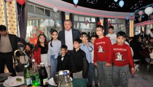 Abşeron rayonunda şəhid övladları üçün Dünya Azərbaycanlılarının Həmrəyliyi Günü və Yeni İl bayramı münasibəti ilə şənlik keçirilib -    FOTOLAR — foto 3