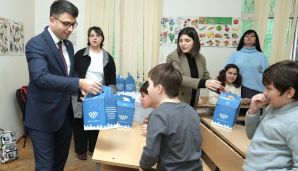 Respublikamızın şəhər və rayonlarında yaşayan uşaqlara bayram hədiyyələri verilib  -   FOTOLAR — foto 19