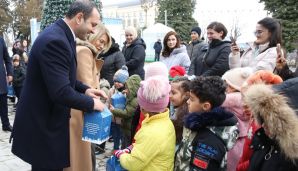 Respublikamızın şəhər və rayonlarında yaşayan uşaqlara bayram hədiyyələri verilib  -   FOTOLAR — foto 12