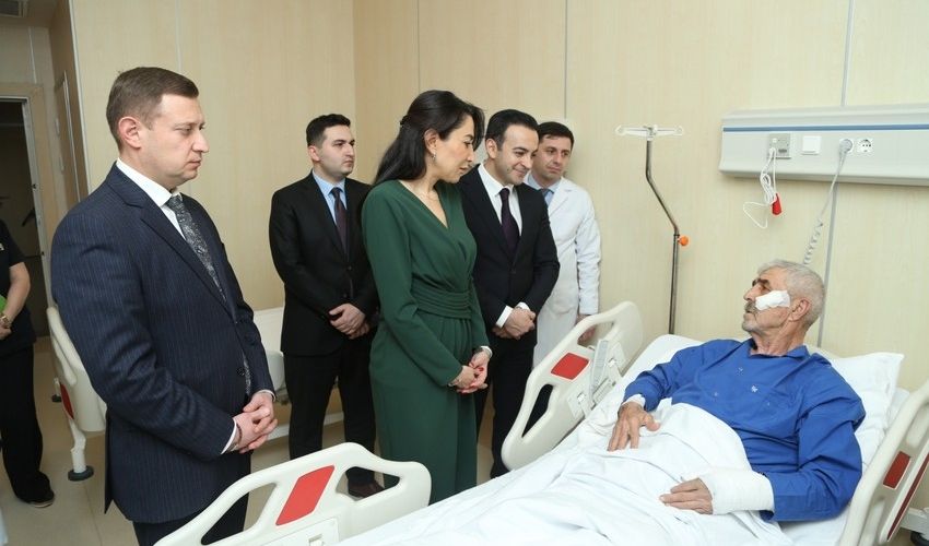 Ombudsman təyyarə qəzası nəticəsində xəsarət almış şəxsləri ziyarət etdi