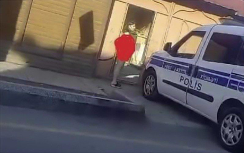Göyçayda küçədə çılpaq gəzən qadın xəstəxanaya yerləşdirildi