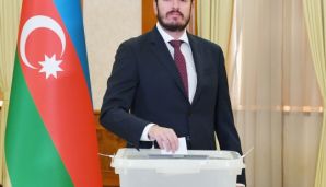 Prezident İlham Əliyev, birinci xanım Mehriban Əliyeva və ailə üzvləri Xankəndidə səs veriblər -     VİDEO - FOTO — foto 13