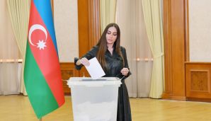 Prezident İlham Əliyev, birinci xanım Mehriban Əliyeva və ailə üzvləri Xankəndidə səs veriblər -     VİDEO - FOTO — foto 15