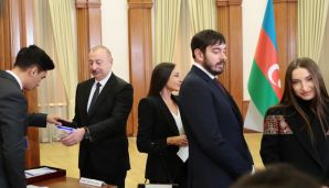 Prezident İlham Əliyev, birinci xanım Mehriban Əliyeva və ailə üzvləri Xankəndidə səs veriblər -     VİDEO - FOTO — foto 6
