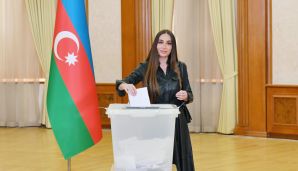 Prezident İlham Əliyev, birinci xanım Mehriban Əliyeva və ailə üzvləri Xankəndidə səs veriblər -     VİDEO - FOTO — foto 10