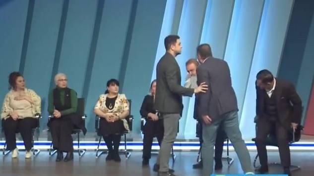 Efirdə DAVA: Ekspertlər bir-birinə mikrofon atdılar –     VİDEO