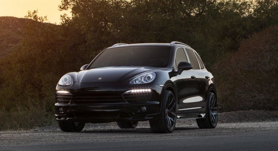 Bakıda qeyri-adi hadisə: İş adamı “Porsche” ilə yolu bağladı, həbs edildi
