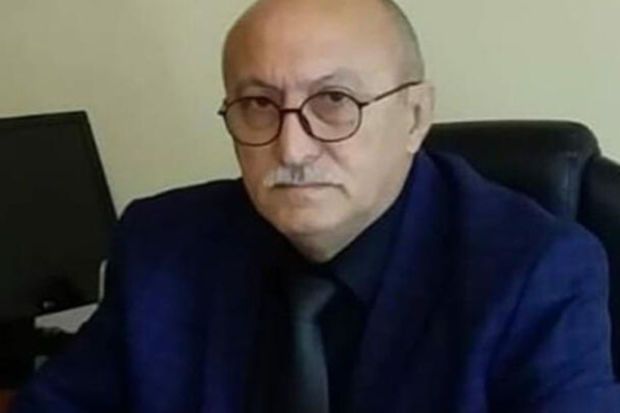 Dərs saatına görə rüşvət alan direktora hökm oxundu