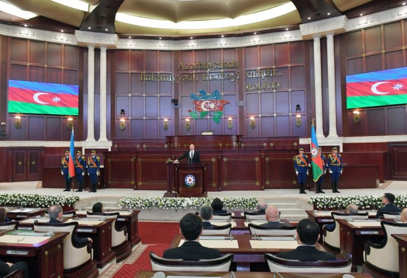 Prezident İlham Əliyev müqəddəs “Qurani-Şərif”ə əl basaraq and içib -   YENİLƏNDİ - 4