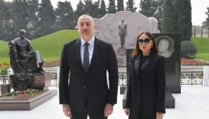Prezident və birinci xanım Heydər Əliyevin məzarını ziyarət etdi -     FOTOLAR - YENİLƏNDİ — foto 8