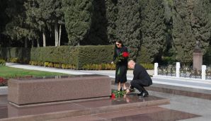 Prezident və birinci xanım Heydər Əliyevin məzarını ziyarət etdi -     FOTOLAR - YENİLƏNDİ — foto 3