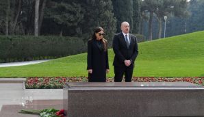 Prezident və birinci xanım Heydər Əliyevin məzarını ziyarət etdi -     FOTOLAR - YENİLƏNDİ — foto 4