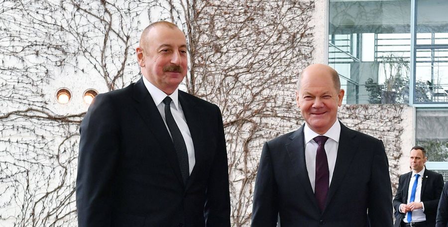 Olaf Şolts Prezident İlham Əliyevi seçkilərdə qələbə münasibətilə təbrik etdi