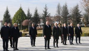 Prezident Ankarada Ulu Öndər Heydər Əliyevin abidəsini ziyarət etdi -     FOTO - YENİLƏNDİ — foto 3
