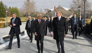 Prezident Ankarada Ulu Öndər Heydər Əliyevin abidəsini ziyarət etdi -     FOTO - YENİLƏNDİ — foto 4