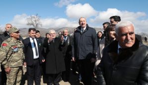 Prezident Xocalıda soyqırımı memorialının təməlini qoyub, rayon ictimaiyyətinin nümayəndələri ilə görüşüb -   FOTO - YENİLƏNDİ - 3 — foto 10