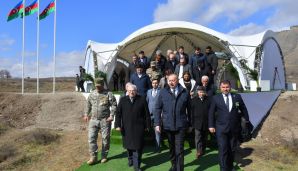 Prezident Xocalıda soyqırımı memorialının təməlini qoyub, rayon ictimaiyyətinin nümayəndələri ilə görüşüb -   FOTO - YENİLƏNDİ - 3 — foto 2