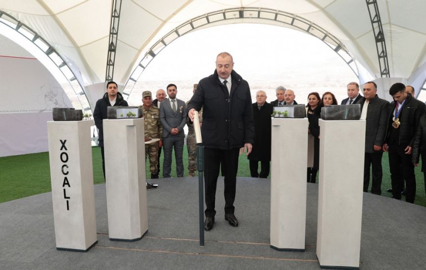 Prezident Xocalıda soyqırımı memorialının təməlini qoyub, rayon ictimaiyyətinin nümayəndələri ilə görüşüb -   FOTO - YENİLƏNDİ - 3