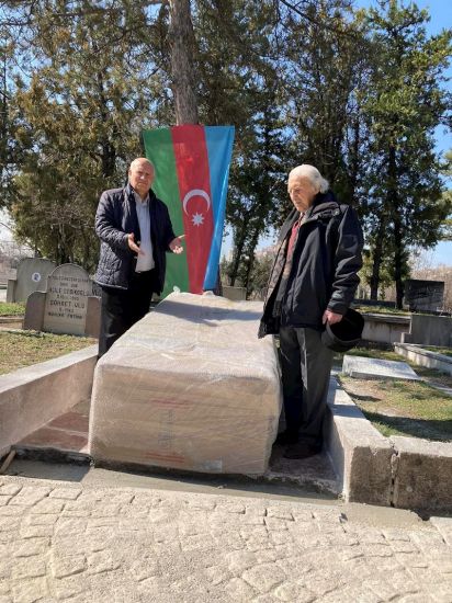 Rəsulzadənin Ankaradakı məzarının üstündən abidə və bayraqlar götürülüb –       FOTO