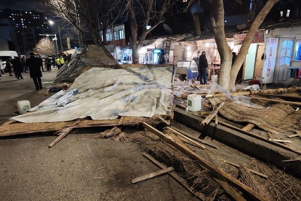 Bakıda “Ətçilər” kimi tanınan ərazidə yerləşən kafelər və mağazalar sökülür