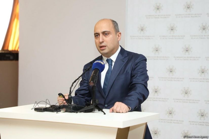 Deyirsən, gəl, xarici dil öyrən, cavab verir ki, Azərbaycan dili müqəddəsdir -     Emin Əmrullayev