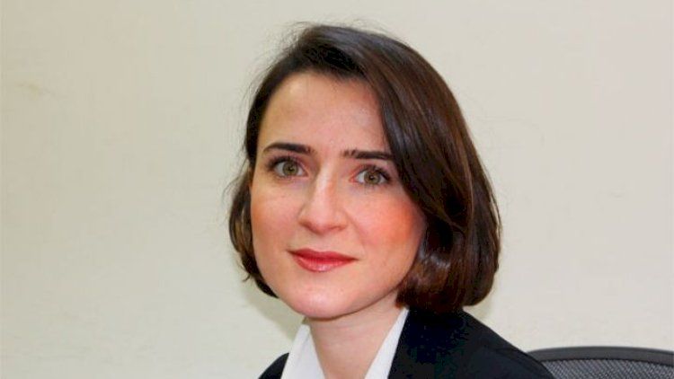 Yüksək vəzifəli məmur, keçmiş nazirin qızı Azərbaycandan qaçdı