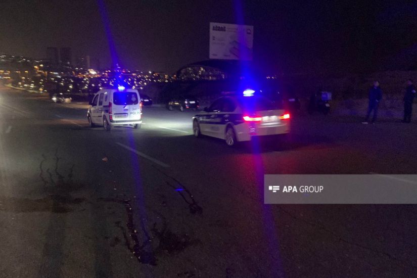 Bakıda iki maşının arasında qalan piyadanın ayaqları amputasiya edilib